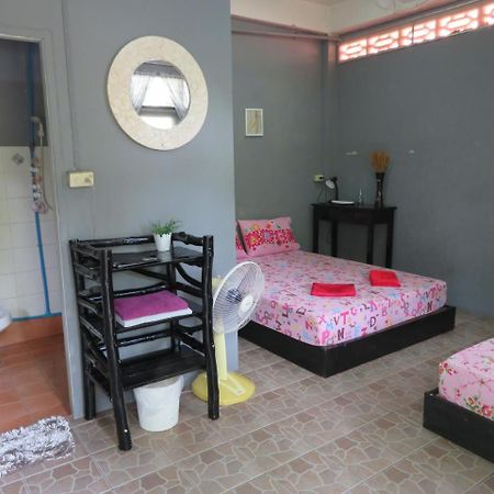 Same Same Guesthouse, Bar & Restaurant (Adults Only) หาดริ้น ภายนอก รูปภาพ